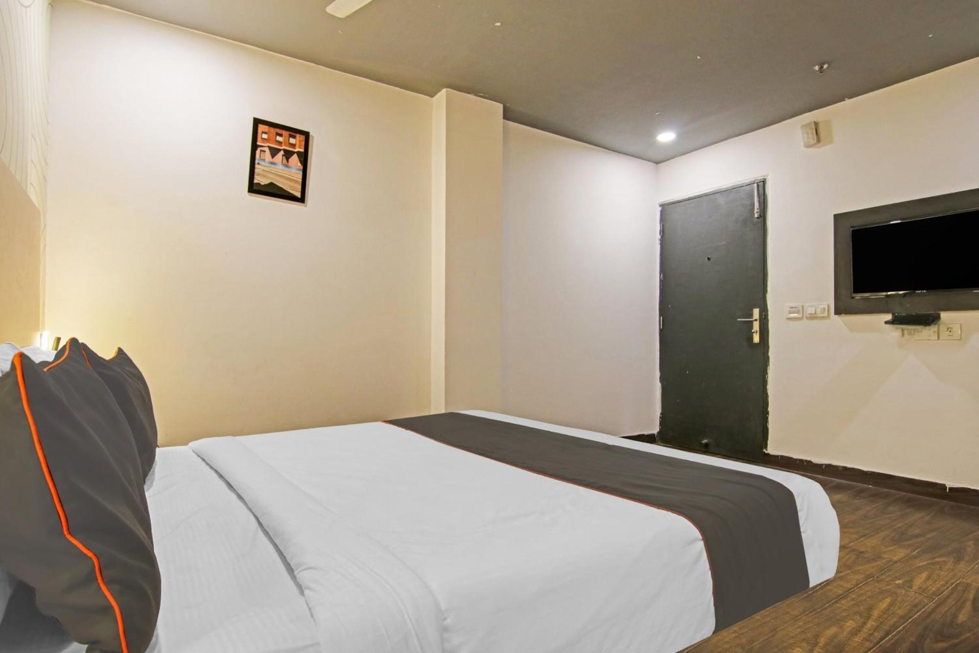 Collection O Slf Mall Sector 30 Hotel Faridabad Exterior photo