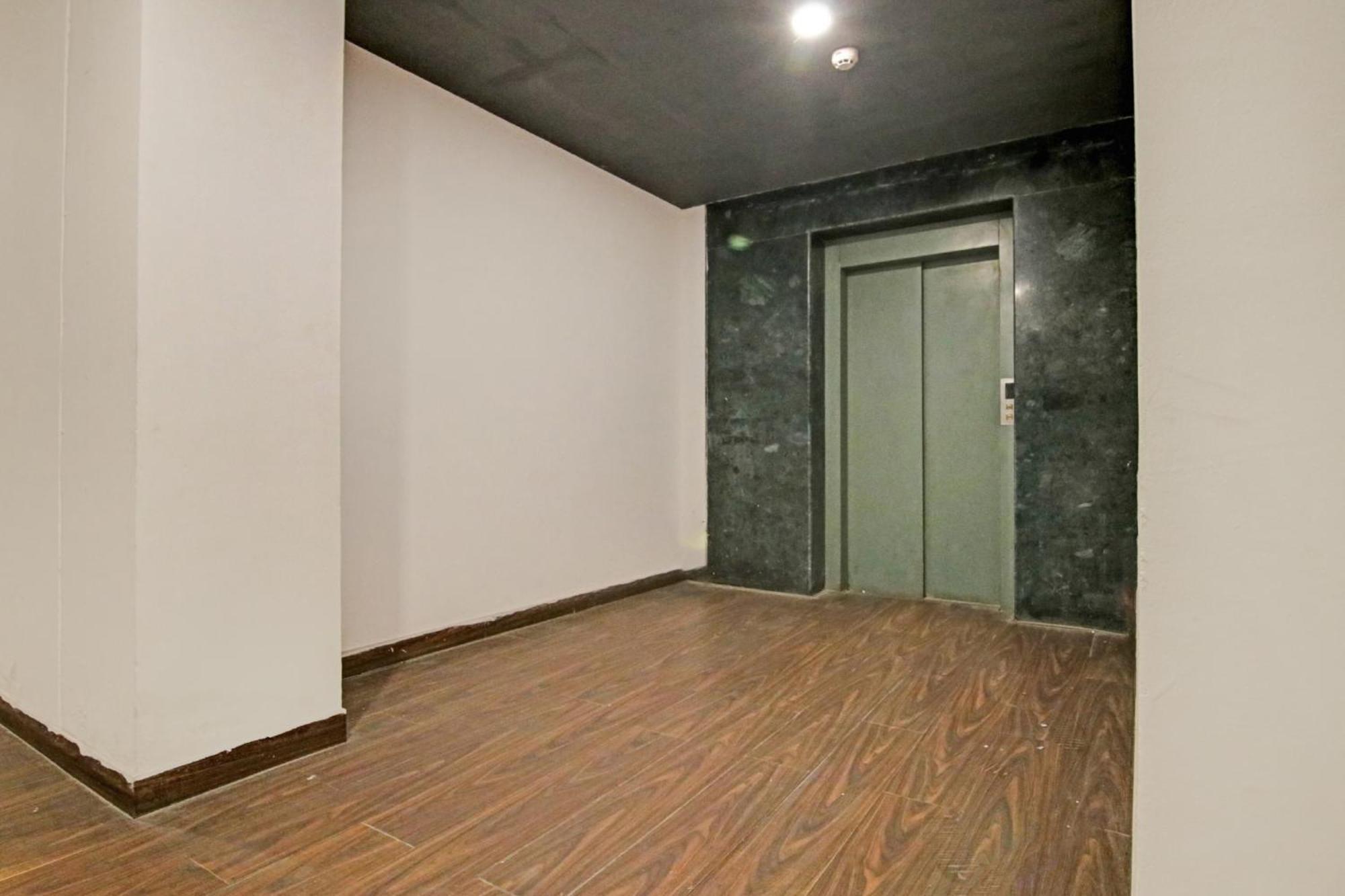 Collection O Slf Mall Sector 30 Hotel Faridabad Exterior photo